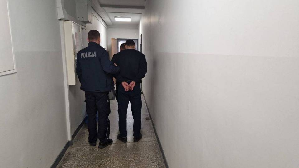 Brutalny rozbój w Pabianicach – sprawcy zatrzymani dzięki monitoringowi