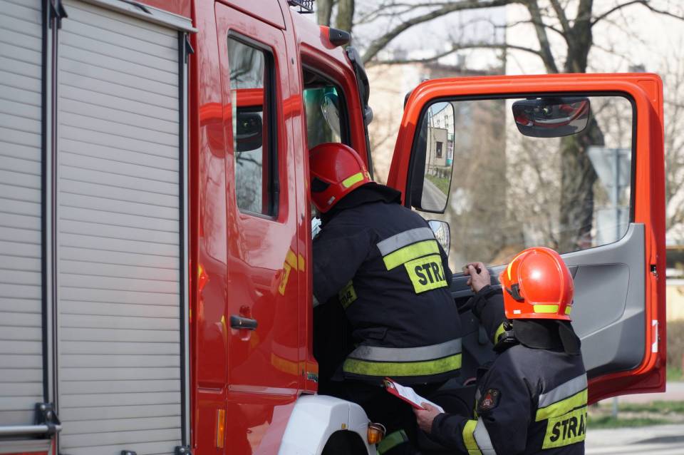 Dramatyczna akcja ratunkowa. 14-latka skoczyła z dachu!